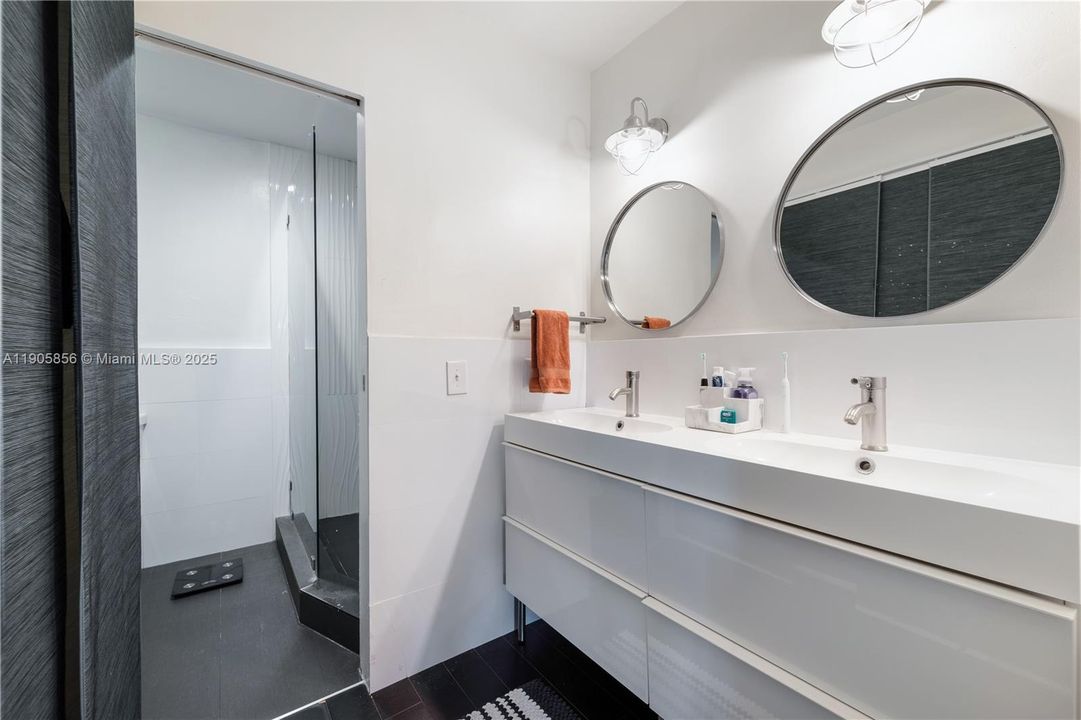 For Sale: $470,000 (2 beds, 2 baths, 1392 Square Feet)