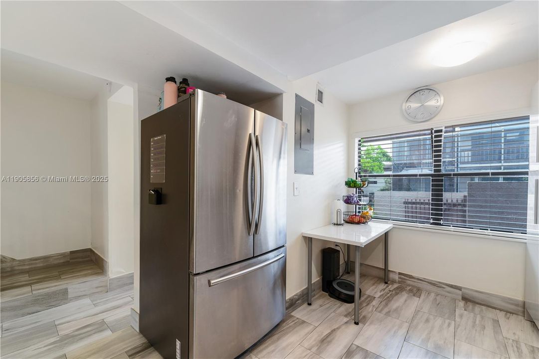 For Sale: $470,000 (2 beds, 2 baths, 1392 Square Feet)