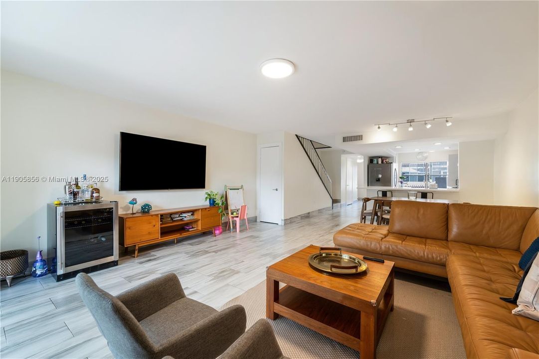 For Sale: $470,000 (2 beds, 2 baths, 1392 Square Feet)