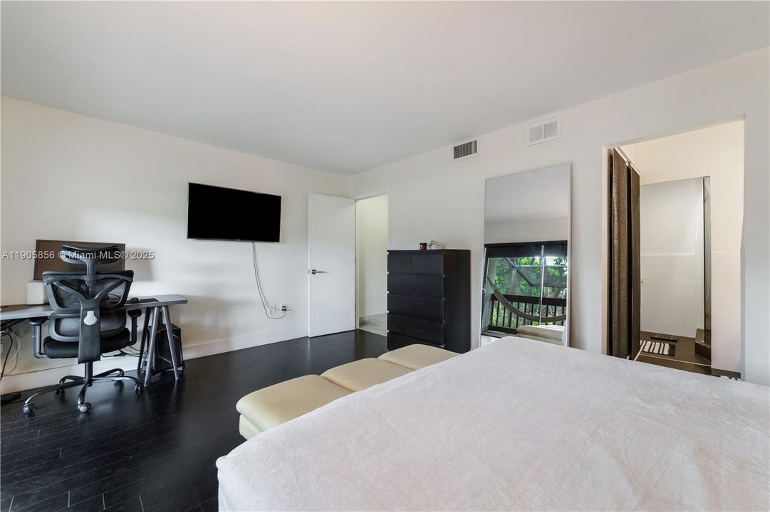 For Sale: $470,000 (2 beds, 2 baths, 1392 Square Feet)
