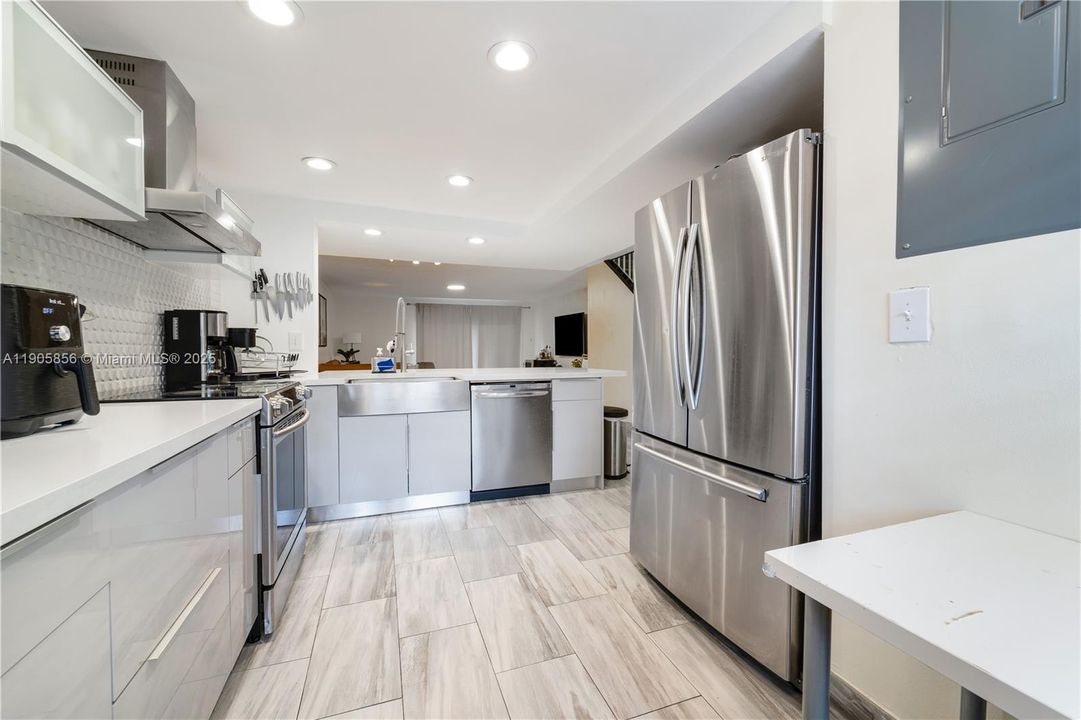 For Sale: $470,000 (2 beds, 2 baths, 1392 Square Feet)