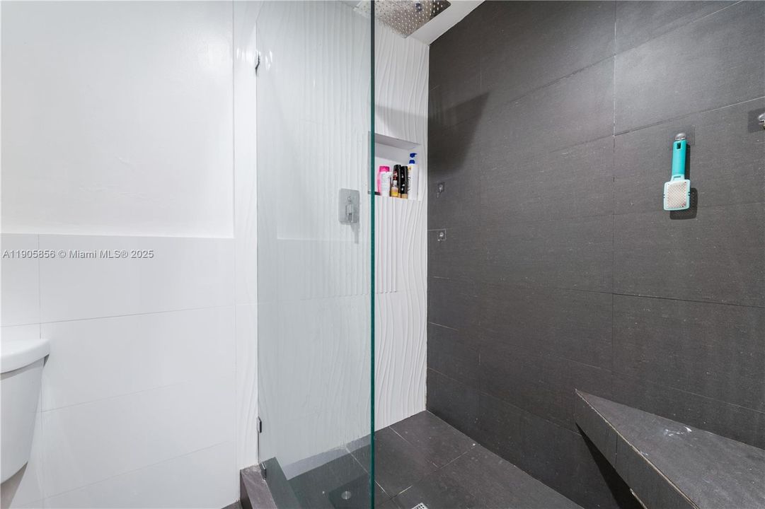 For Sale: $470,000 (2 beds, 2 baths, 1392 Square Feet)