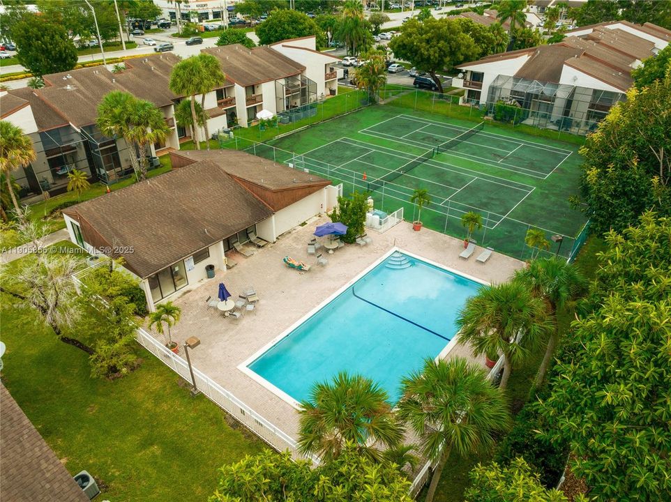 For Sale: $470,000 (2 beds, 2 baths, 1392 Square Feet)