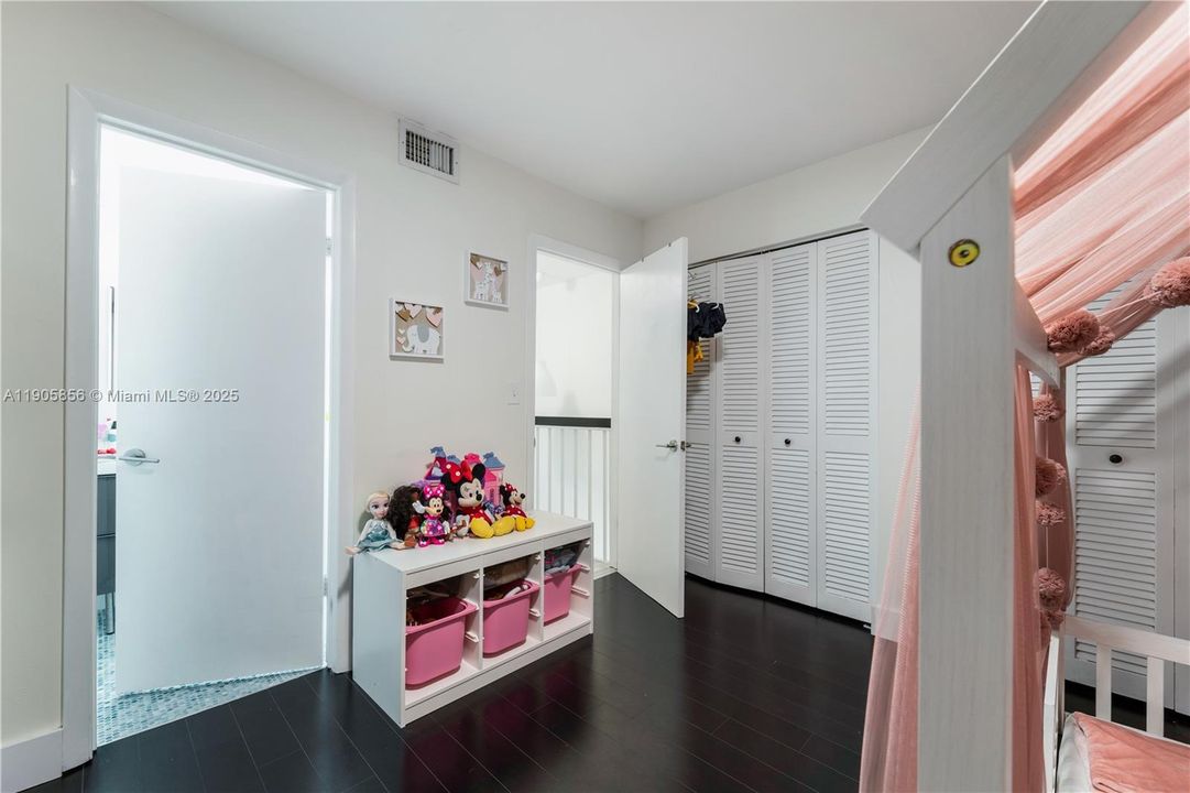For Sale: $470,000 (2 beds, 2 baths, 1392 Square Feet)