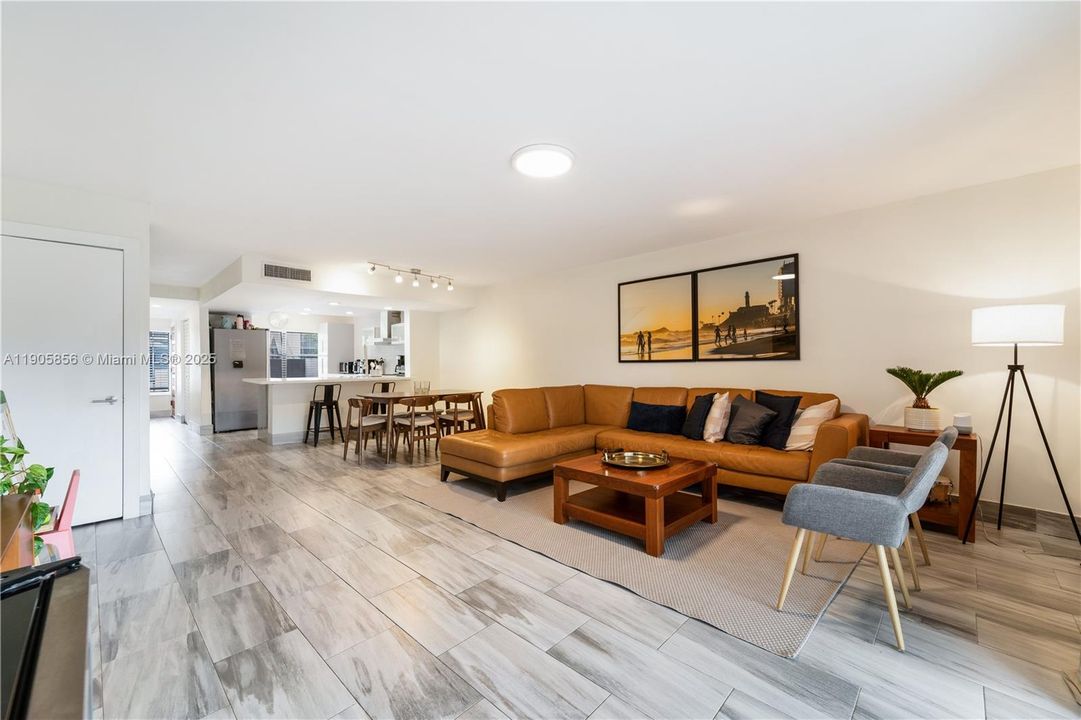 For Sale: $470,000 (2 beds, 2 baths, 1392 Square Feet)