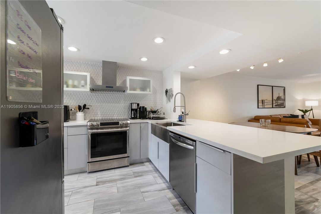 For Sale: $470,000 (2 beds, 2 baths, 1392 Square Feet)