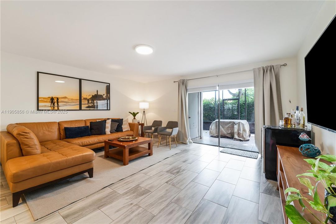 For Sale: $470,000 (2 beds, 2 baths, 1392 Square Feet)