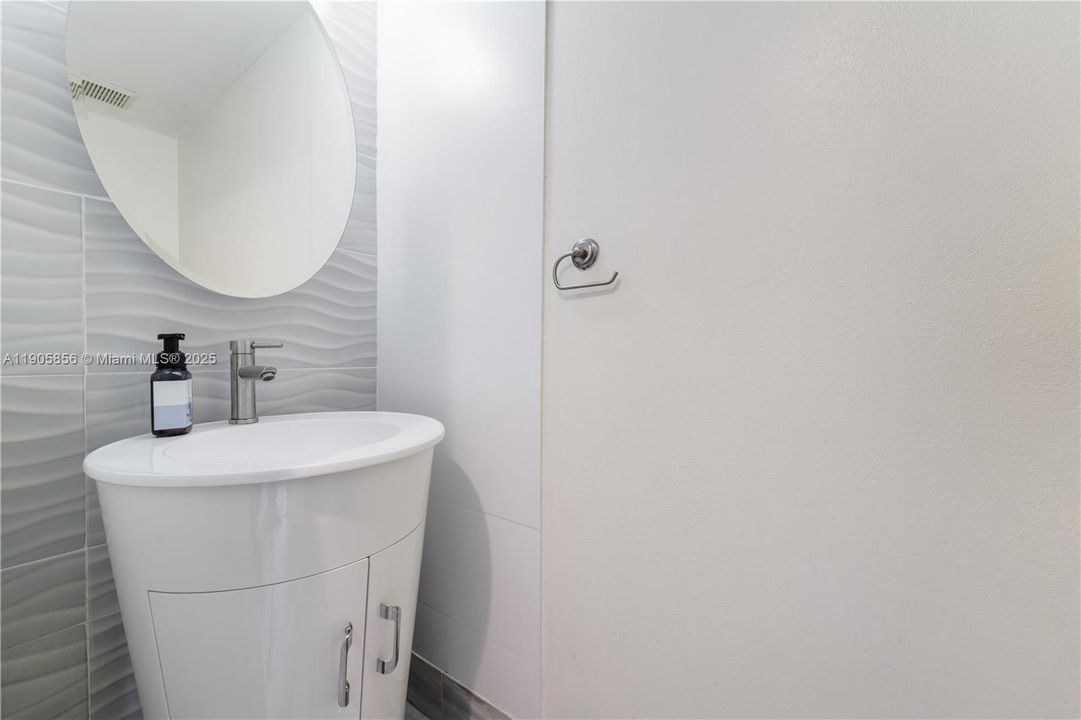 For Sale: $470,000 (2 beds, 2 baths, 1392 Square Feet)