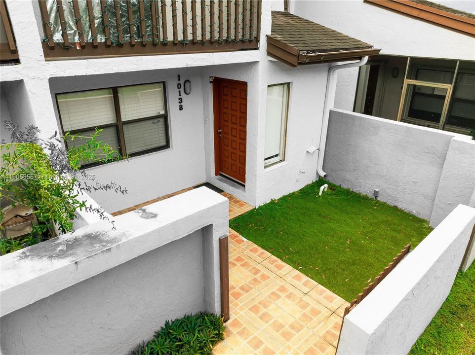 For Sale: $470,000 (2 beds, 2 baths, 1392 Square Feet)