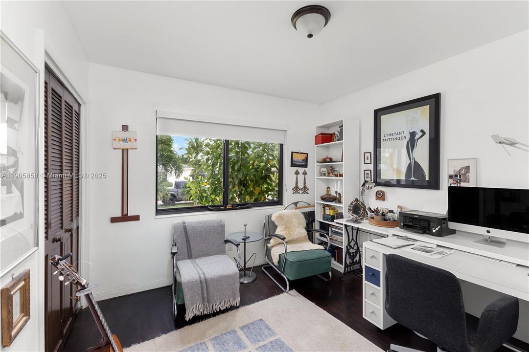 出租: $4,200 (3 贝兹, 2 浴室, 1202 平方英尺)