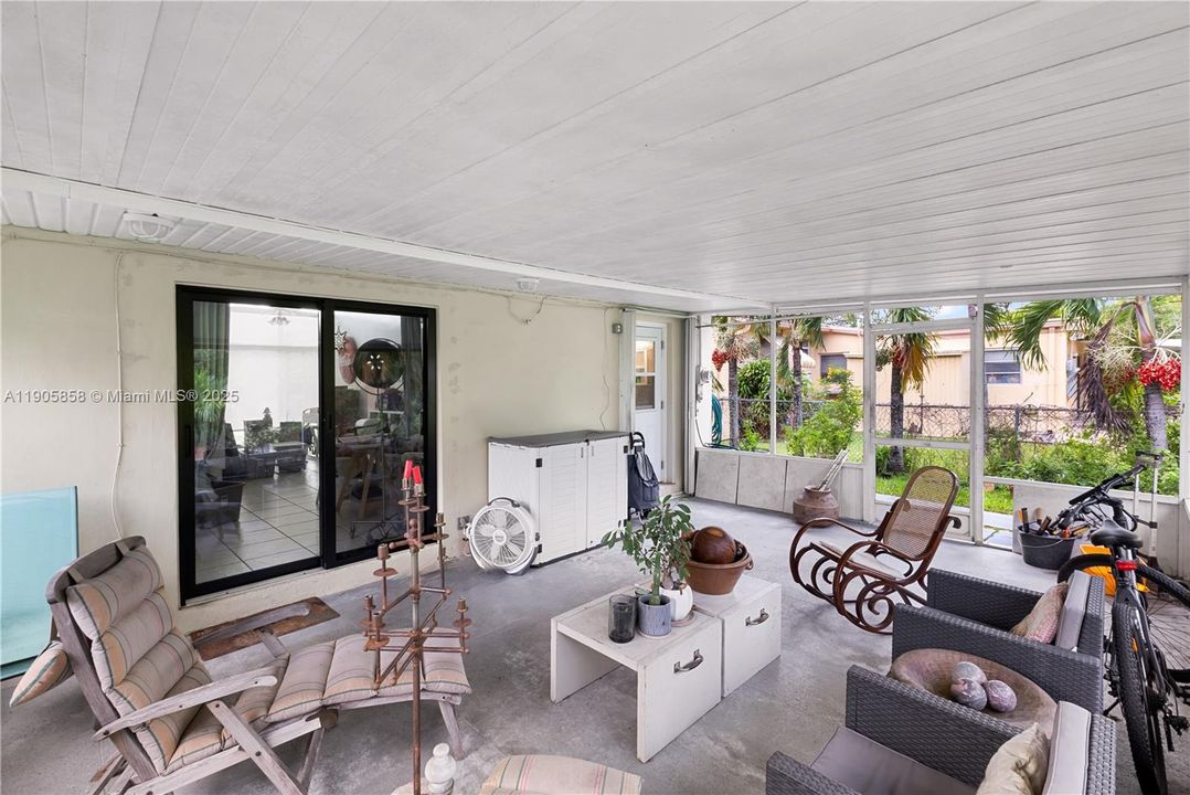 出租: $4,200 (3 贝兹, 2 浴室, 1202 平方英尺)