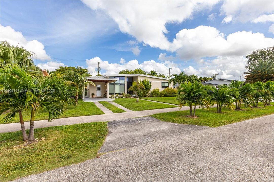 出租: $4,200 (3 贝兹, 2 浴室, 1202 平方英尺)