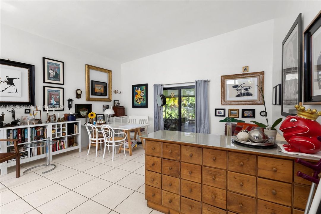 出租: $4,200 (3 贝兹, 2 浴室, 1202 平方英尺)