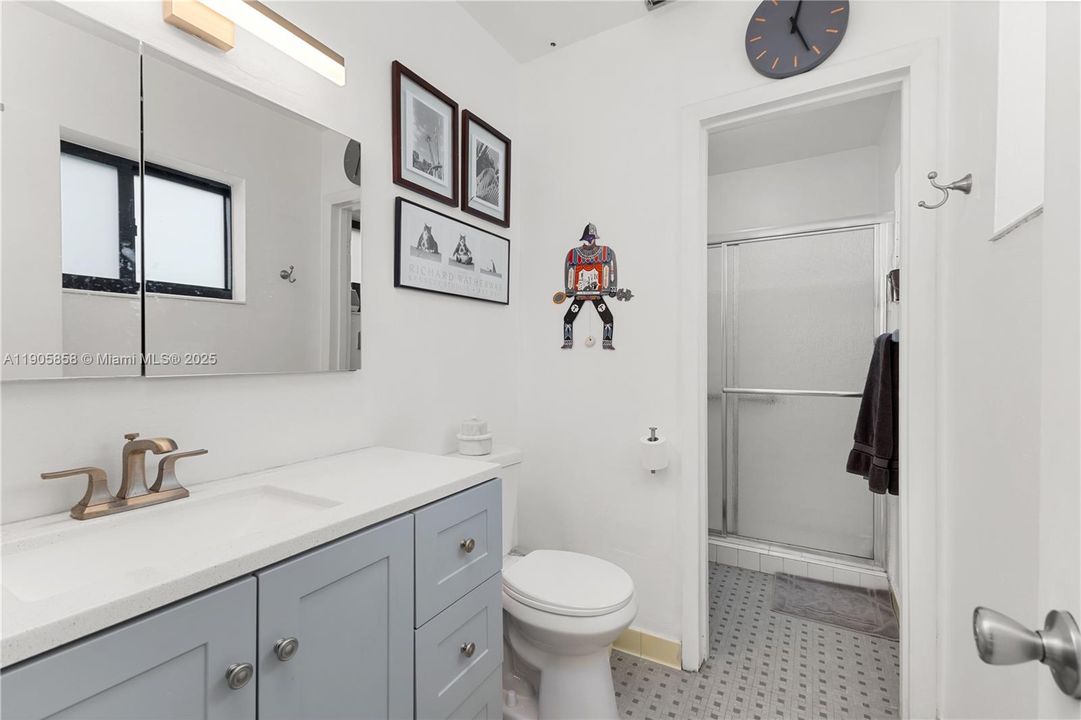 出租: $4,200 (3 贝兹, 2 浴室, 1202 平方英尺)