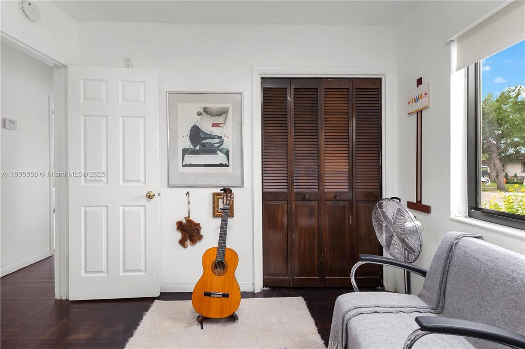 出租: $4,200 (3 贝兹, 2 浴室, 1202 平方英尺)