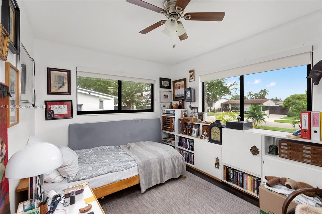 出租: $4,200 (3 贝兹, 2 浴室, 1202 平方英尺)