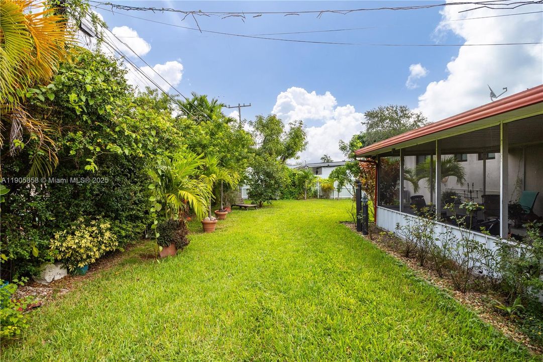 出租: $4,200 (3 贝兹, 2 浴室, 1202 平方英尺)