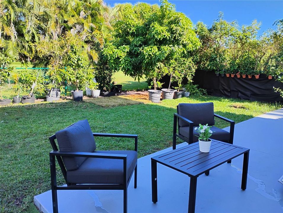 For Sale: $750,000 (4 beds, 2 baths, 2293 Square Feet)