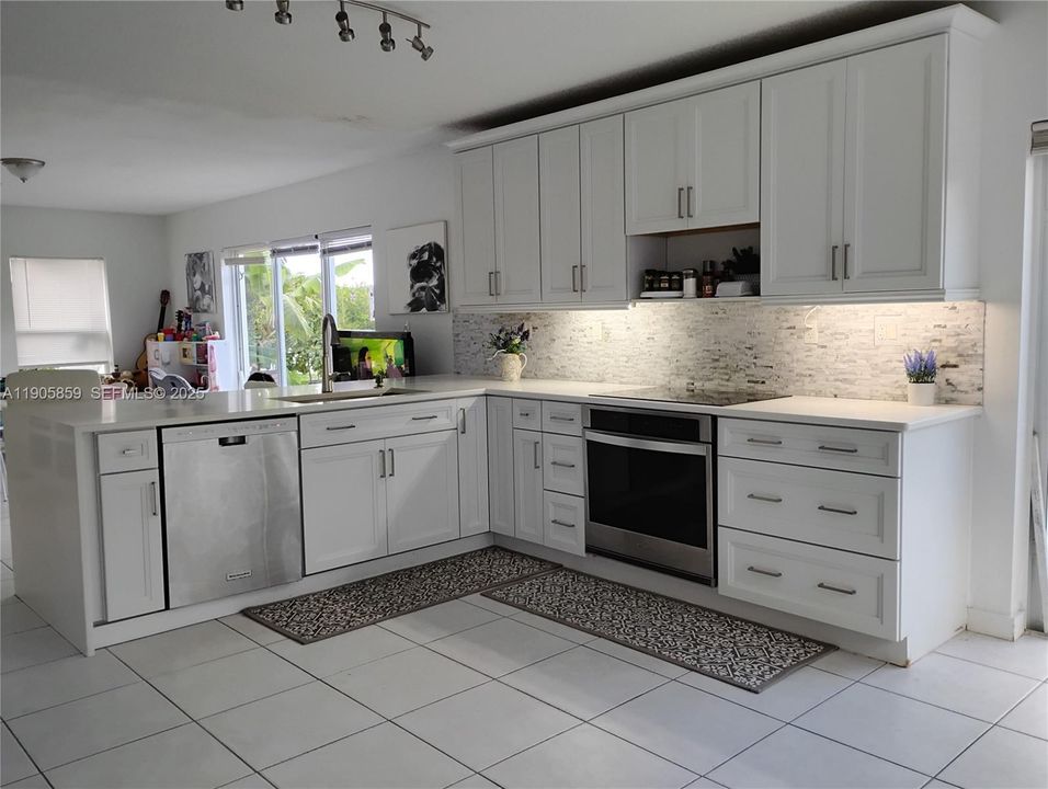 For Sale: $750,000 (4 beds, 2 baths, 2293 Square Feet)