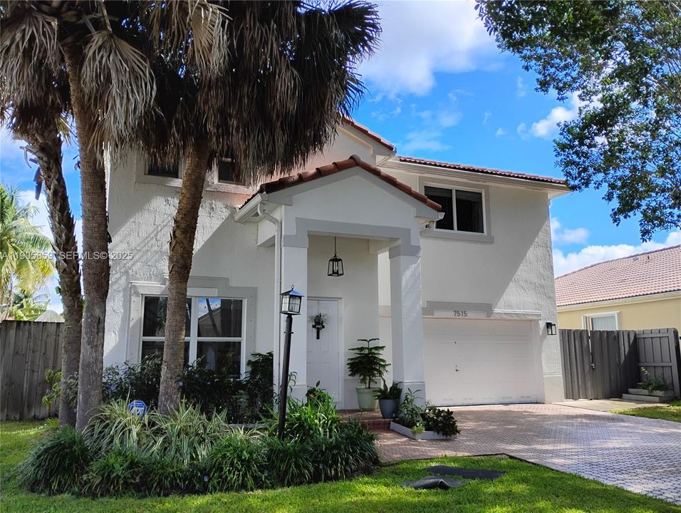 For Sale: $750,000 (4 beds, 2 baths, 2293 Square Feet)