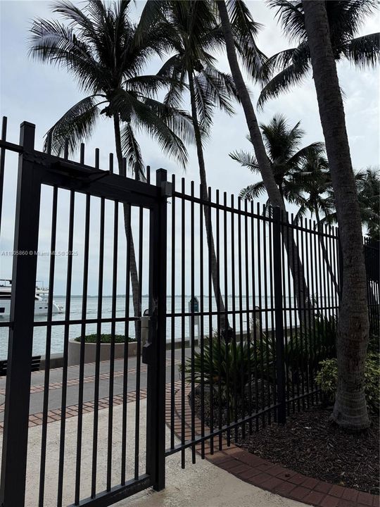 For Rent: $2,500 (1 beds, 1 baths, 700 Square Feet)