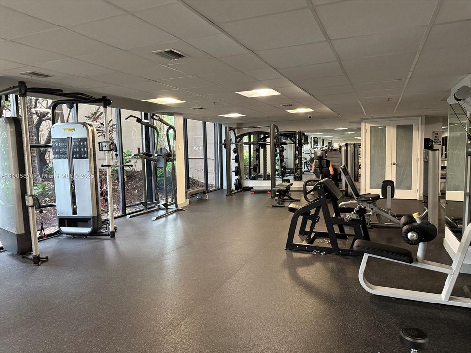 For Rent: $2,500 (1 beds, 1 baths, 700 Square Feet)