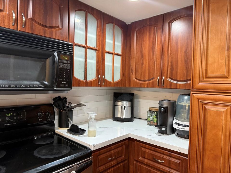 For Rent: $2,500 (1 beds, 1 baths, 700 Square Feet)