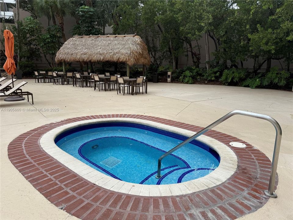 For Rent: $2,500 (1 beds, 1 baths, 700 Square Feet)