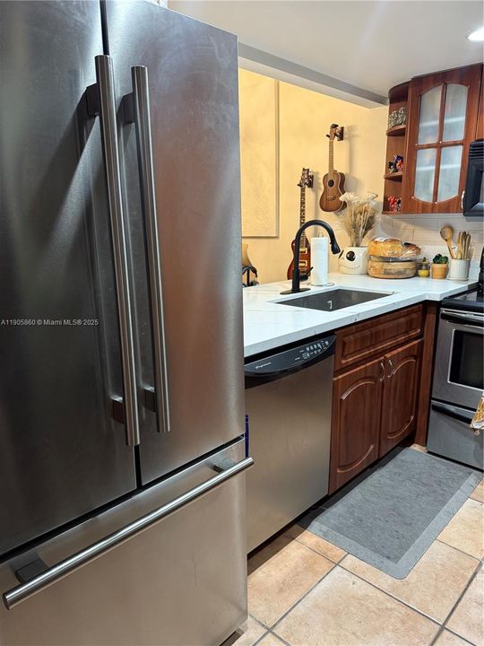 For Rent: $2,500 (1 beds, 1 baths, 700 Square Feet)