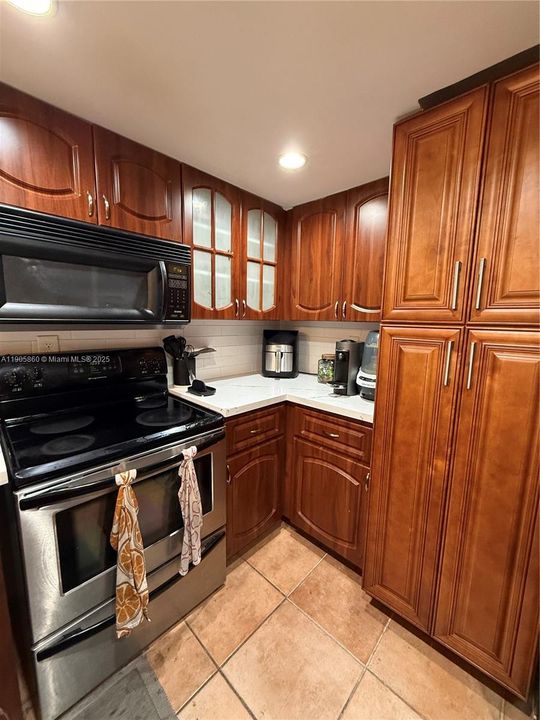 For Rent: $2,500 (1 beds, 1 baths, 700 Square Feet)