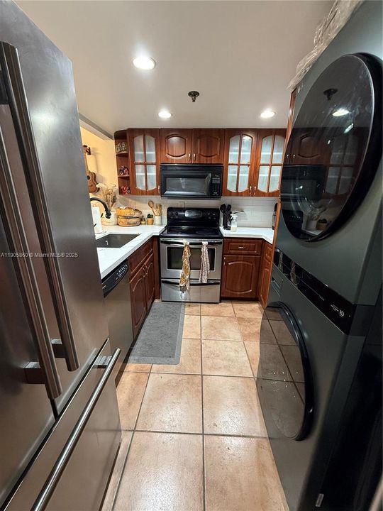 For Rent: $2,500 (1 beds, 1 baths, 700 Square Feet)