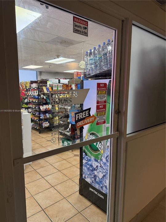 For Rent: $2,500 (1 beds, 1 baths, 700 Square Feet)