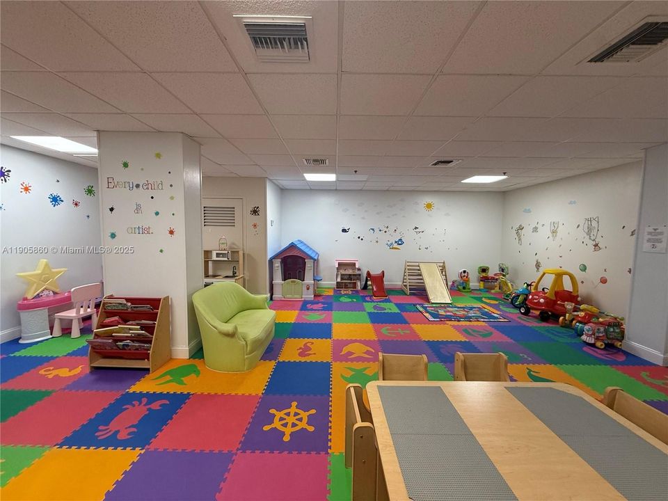 For Rent: $2,500 (1 beds, 1 baths, 700 Square Feet)