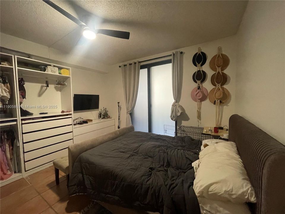 For Rent: $2,500 (1 beds, 1 baths, 700 Square Feet)