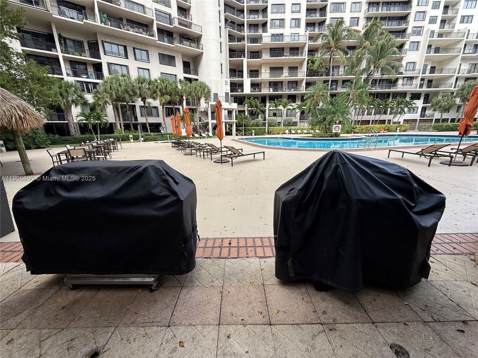 For Rent: $2,500 (1 beds, 1 baths, 700 Square Feet)