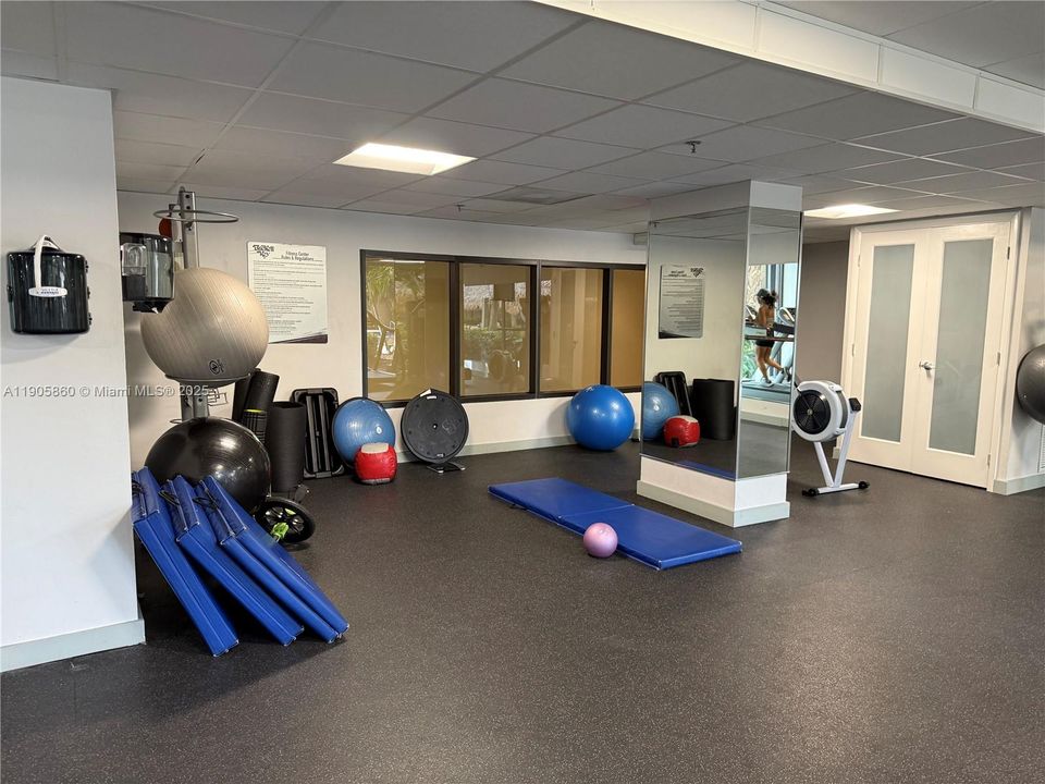 For Rent: $2,500 (1 beds, 1 baths, 700 Square Feet)