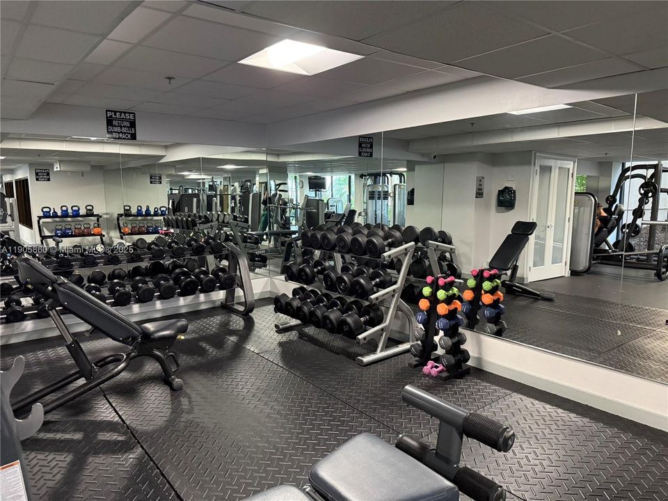 For Rent: $2,500 (1 beds, 1 baths, 700 Square Feet)