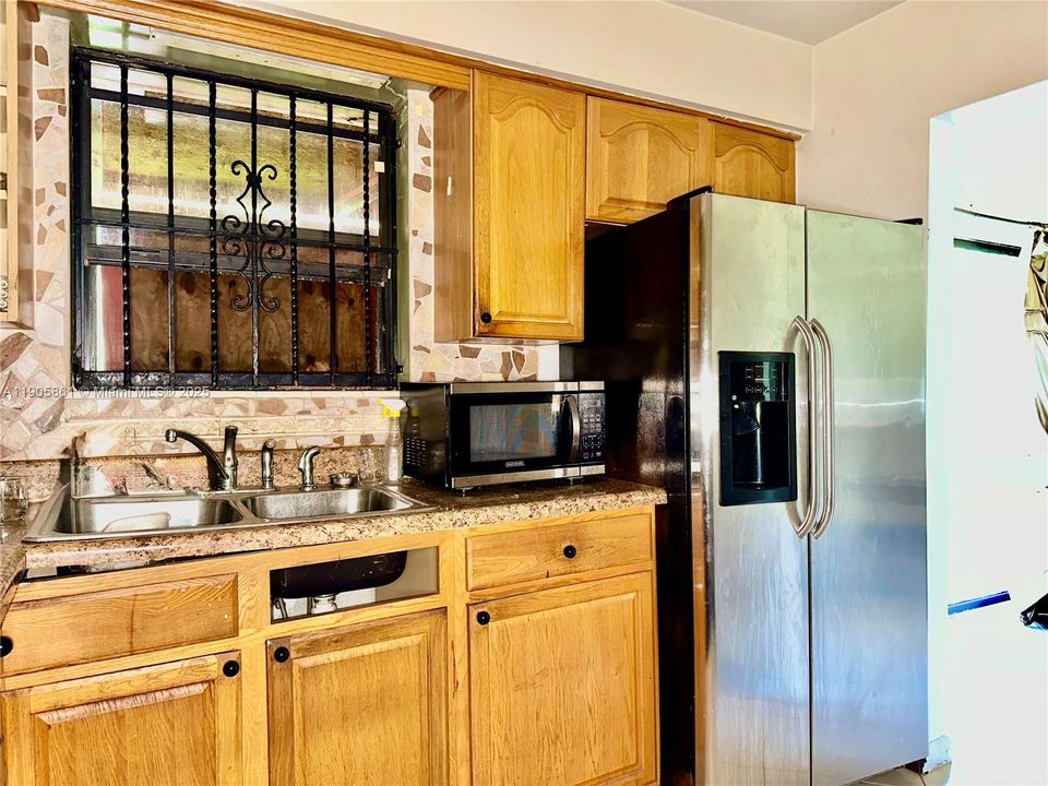 Active With Contract: $435,000 (4 beds, 3 baths, 1144 Square Feet)