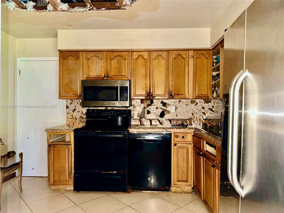 Active With Contract: $435,000 (4 beds, 3 baths, 1144 Square Feet)