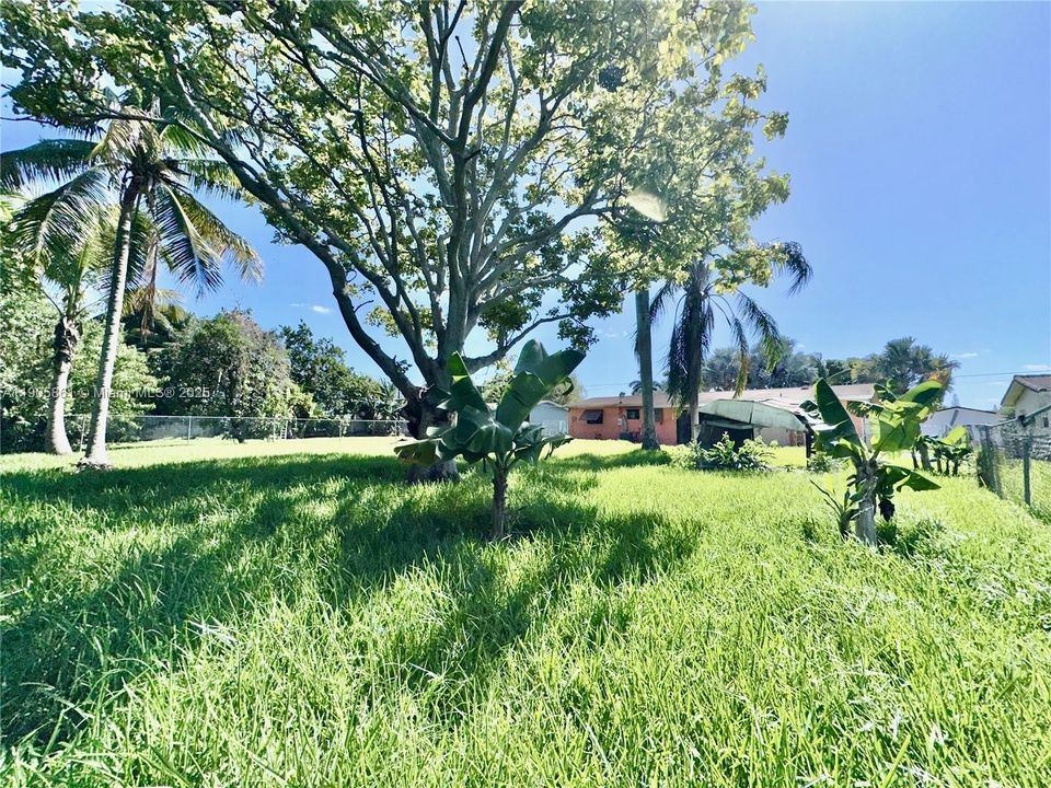 Active With Contract: $435,000 (4 beds, 3 baths, 1144 Square Feet)