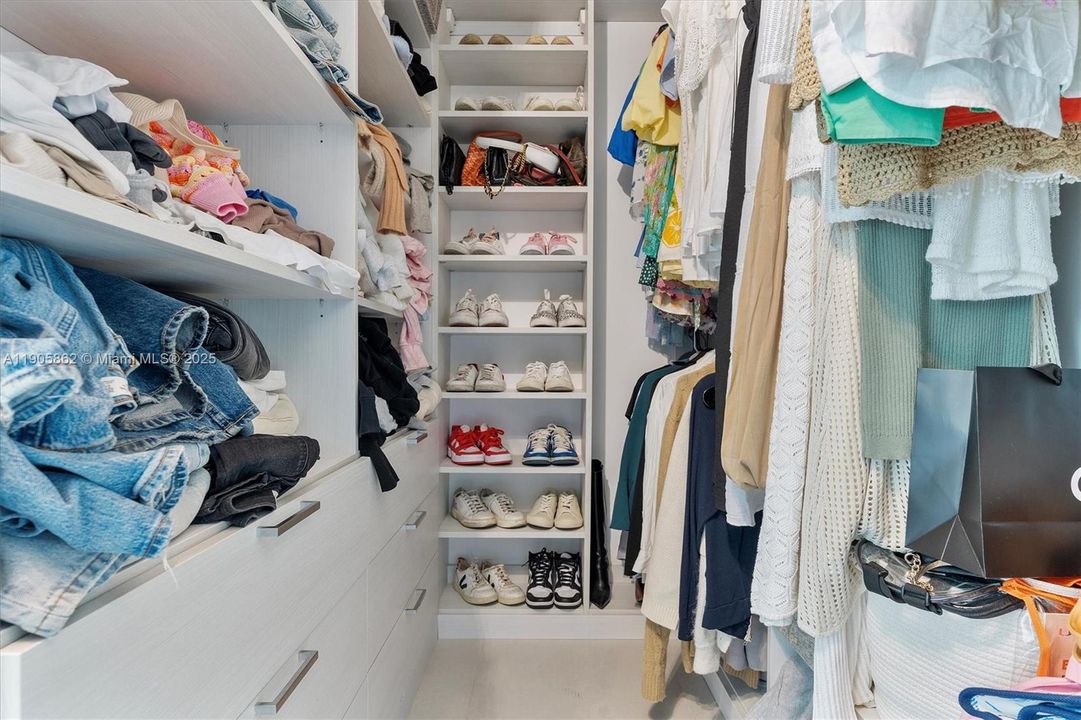 For Sale: $1,650,000 (3 beds, 3 baths, 1634 Square Feet)