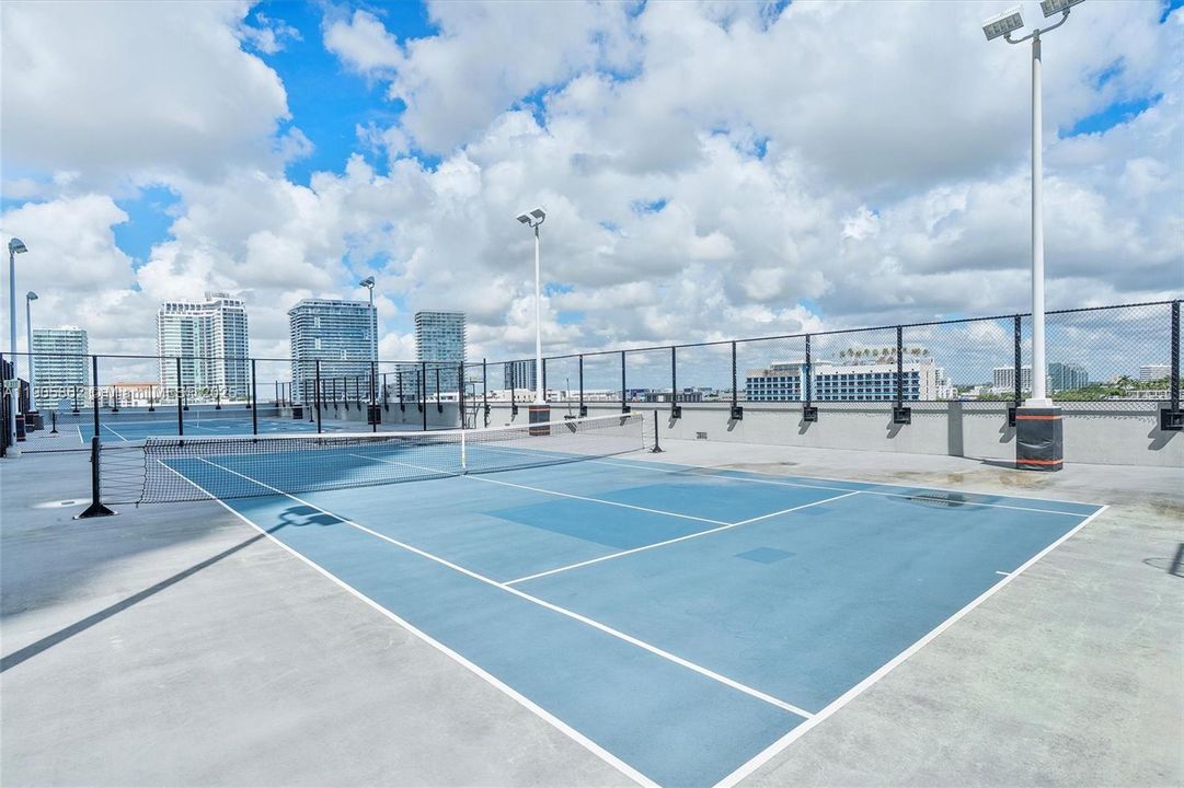 For Sale: $1,650,000 (3 beds, 3 baths, 1634 Square Feet)