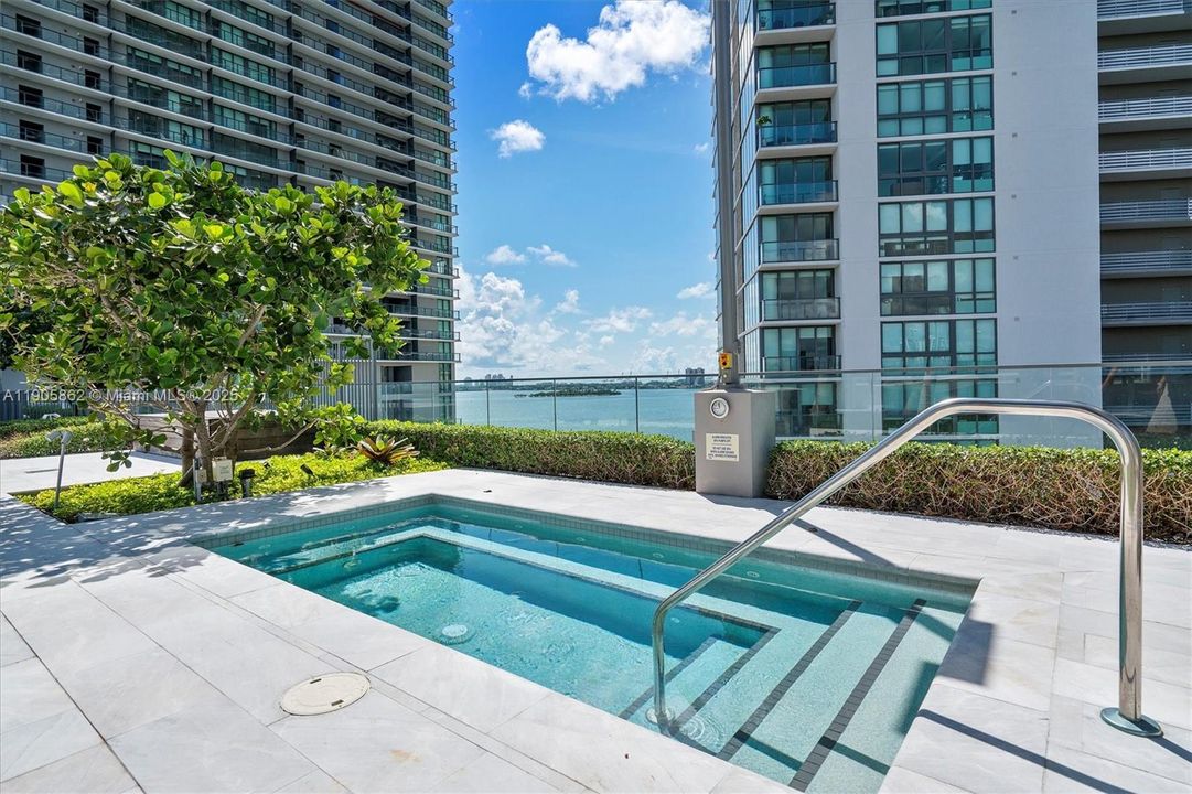 For Sale: $1,650,000 (3 beds, 3 baths, 1634 Square Feet)