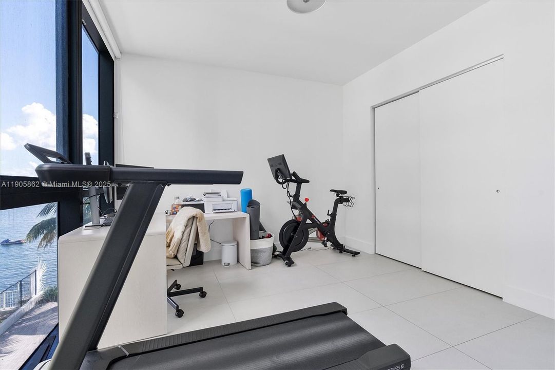 For Sale: $1,650,000 (3 beds, 3 baths, 1634 Square Feet)