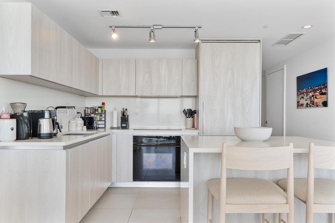 For Sale: $1,650,000 (3 beds, 3 baths, 1634 Square Feet)