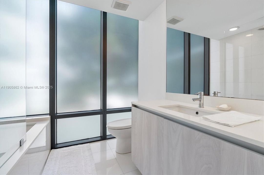 For Sale: $1,650,000 (3 beds, 3 baths, 1634 Square Feet)