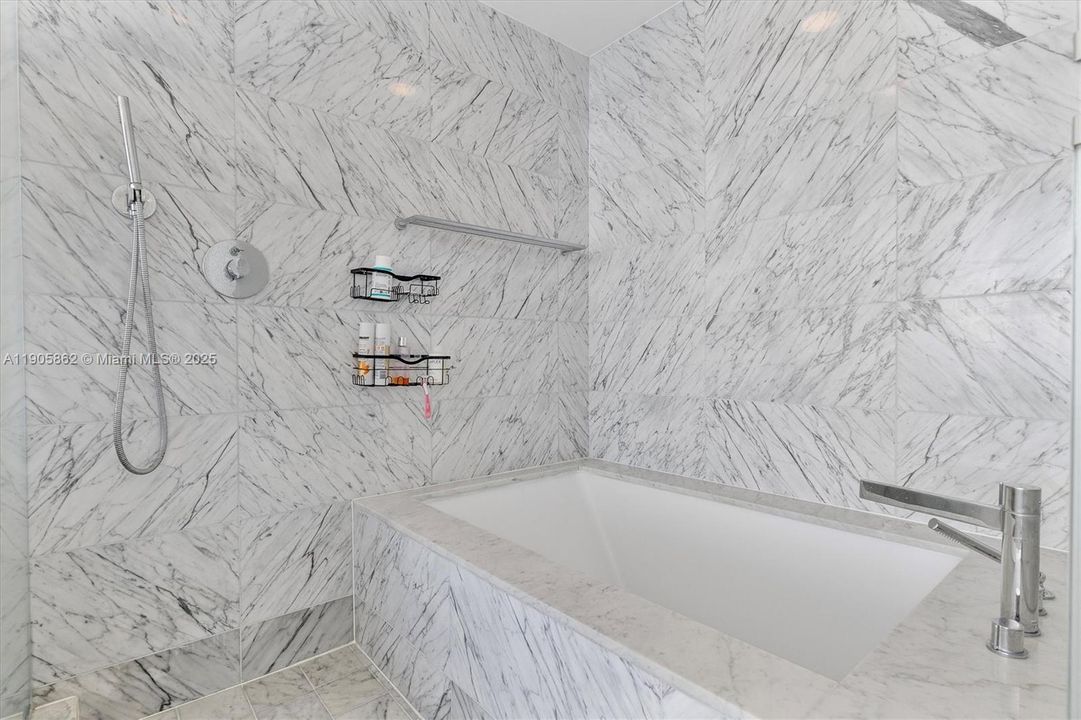 For Sale: $1,650,000 (3 beds, 3 baths, 1634 Square Feet)