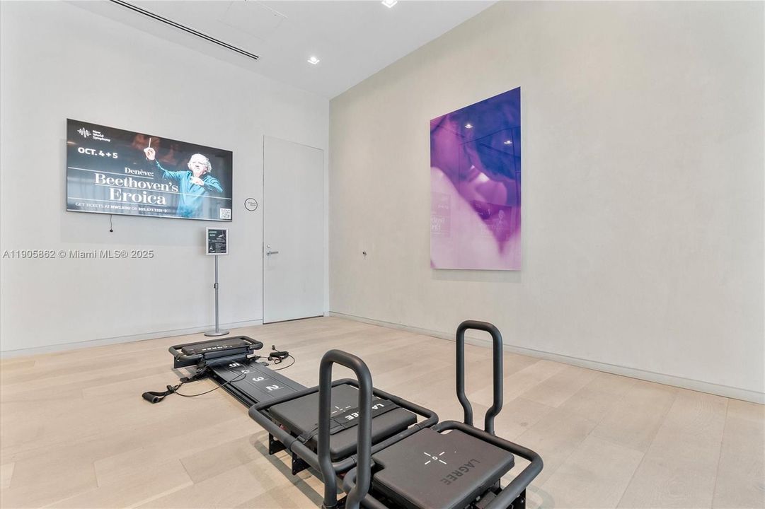 For Sale: $1,650,000 (3 beds, 3 baths, 1634 Square Feet)