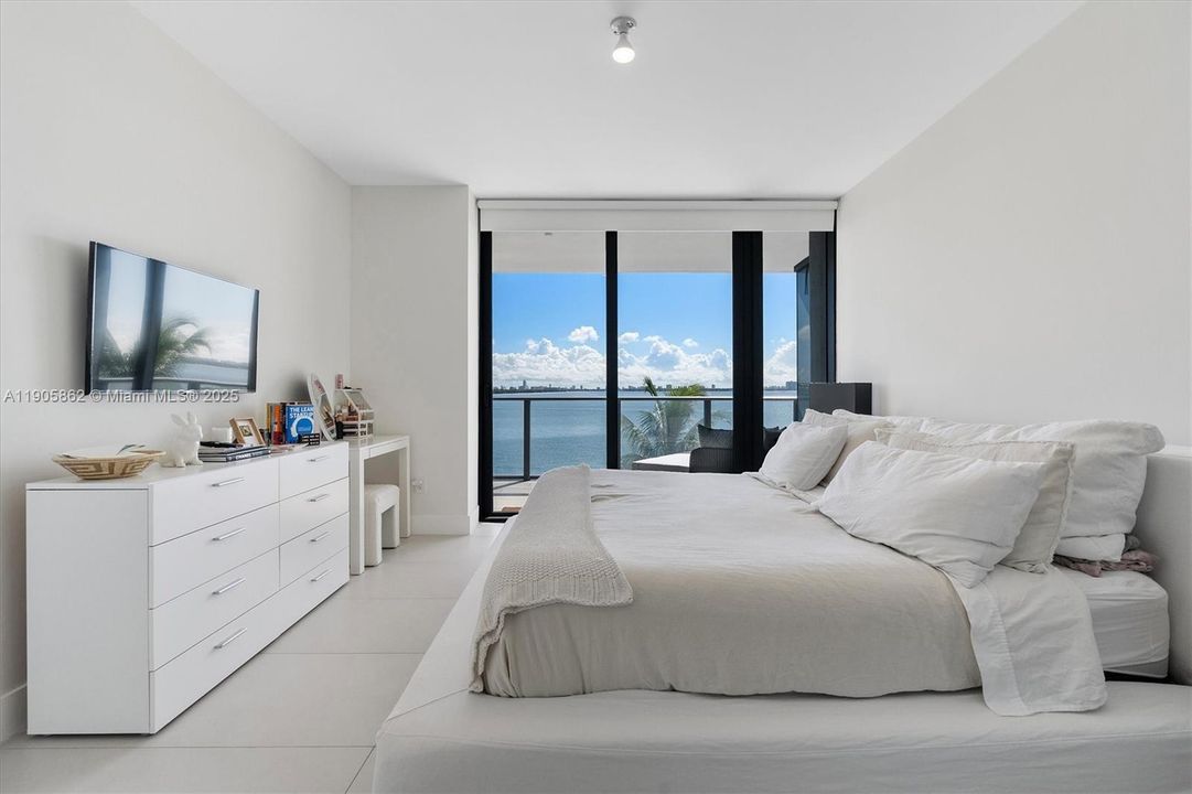 For Sale: $1,650,000 (3 beds, 3 baths, 1634 Square Feet)