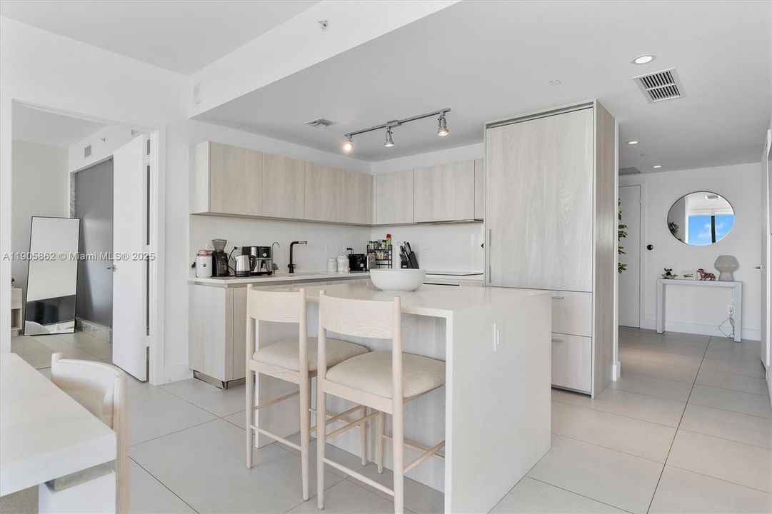 For Sale: $1,650,000 (3 beds, 3 baths, 1634 Square Feet)